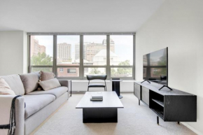 Lakeview 1BR w Deck Pool Gym nr Lincoln Park CHI-714